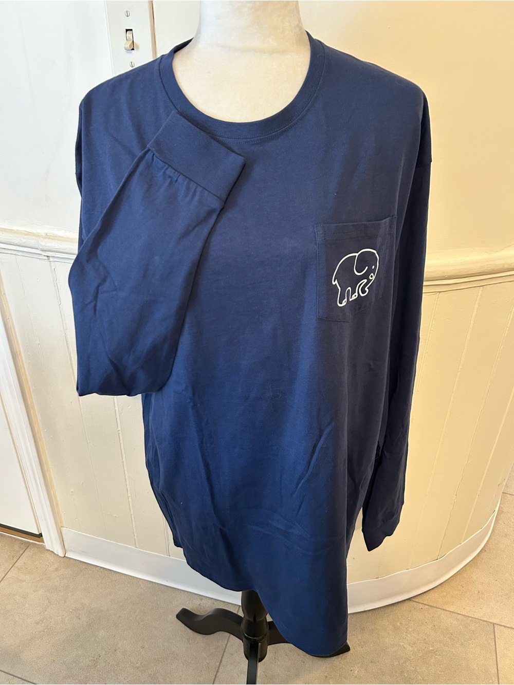 NWOT Ivory Ella Long Sleeve Pocket Tee -Navy Blue-Size Large-Unisex